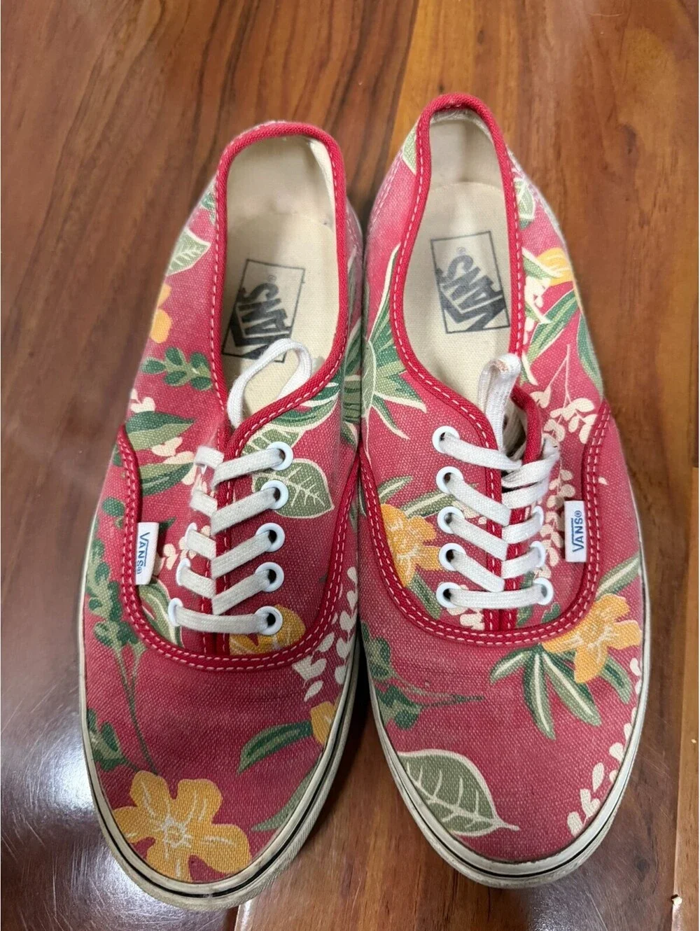 Van Doren Red Hawaiian Floral Print Canvas Sneaker Shoe Men Size 7.5 Women 9